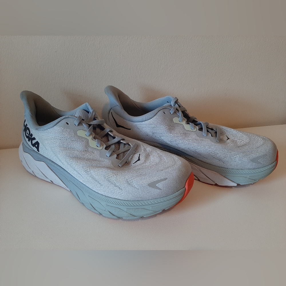 CLEARANCE: Hoka Arahi 6 Women's Size 10.5 Wide (Equivalent to Men's Size 9)